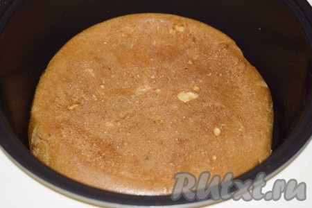 Когда тесто уже достаточно поднимется, можно выпекать наш ароматный белый хлеб. Выставляем в мультиварке программу 