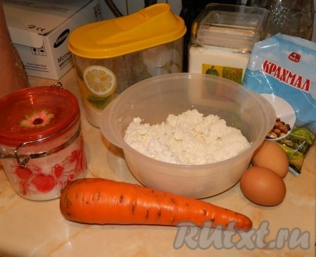 Ингредиенты для приготовления морковно-творожных сырников