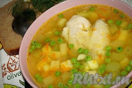 Очень вкусный и нежный куриный суп с кабачками готов. Подавать с мягким хлебом. Приятного аппетита! 