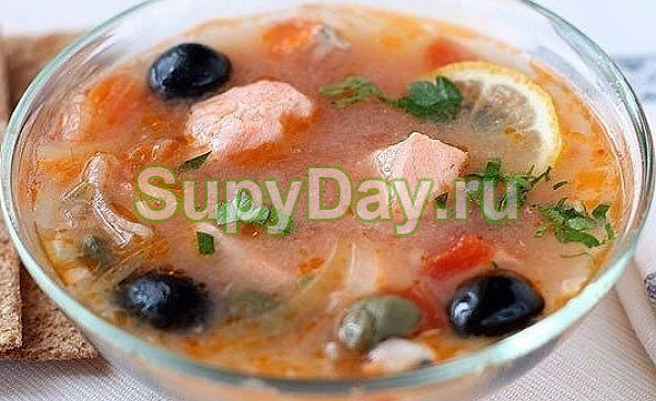 Суп с оливками, креветками и горбушей