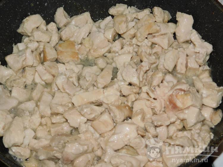 Курица с шампиньонами в сливочно-чесночном соусе - фото шаг 1