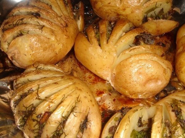 Картошка в фольге в духовке — пошаговые рецепты с фото