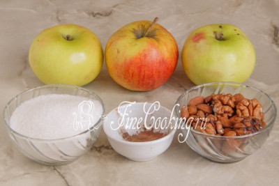 Для приготовления яблочного сыра возьмем яблоки кисло-сладкого или кислого сорта, сахарный песок, орехи и молотую корицу