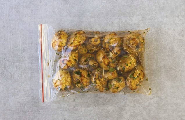 Шампиньоны на гриле: рецепты приготовления на мангале (на углях или решетке), маринады для грибов