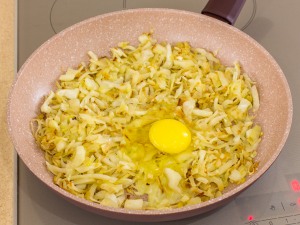 Слойки с капустой – пошаговые кулинарные рецепты с фото