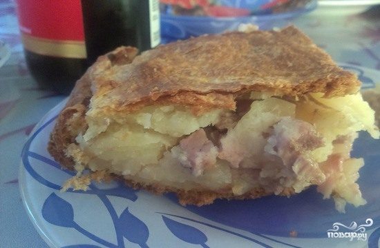 Слоеный пирог со свининой и картошкой