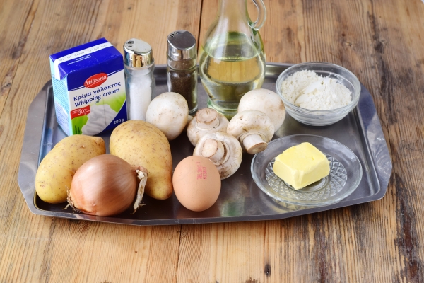 Ингредиенты для картофельных котлет с грибной подливкой