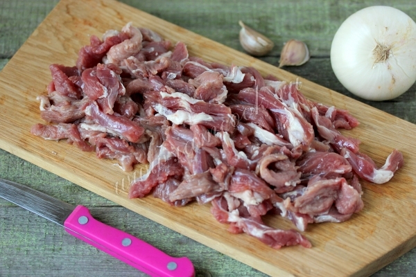 Ингредиенты для тушения свинины в сливочном соусе