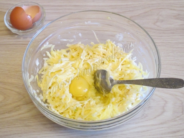 Добавить яйца
