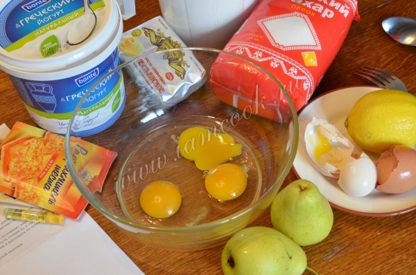 Ингредиенты для йогуртового пирога с грушами