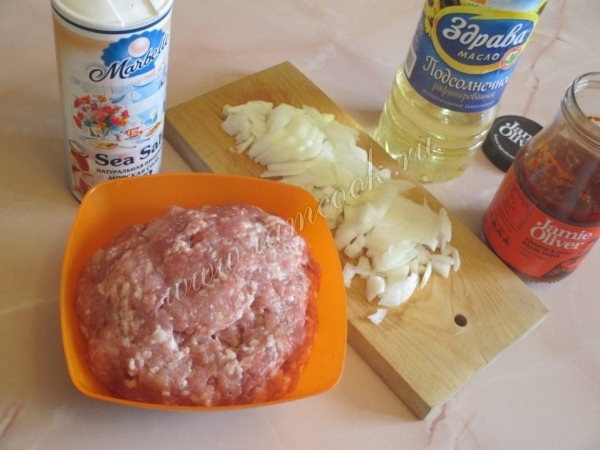 Ингредиенты для мясной начинки лазаньи