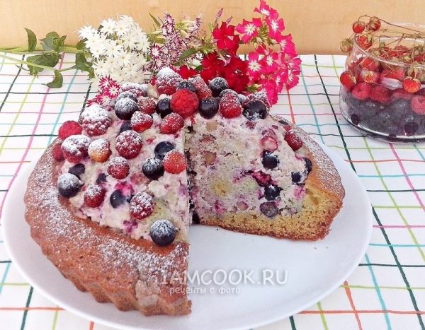 Готовый торт «Манник с ягодами»