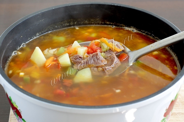 Почти готовый фасолевый суп с мясом