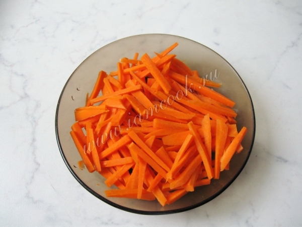 Морковь порезанная