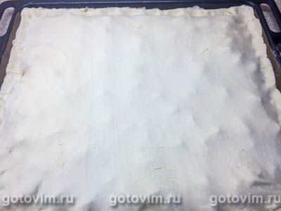 Пирог из слоеного теста с солеными груздями в духовке, Шаг 05