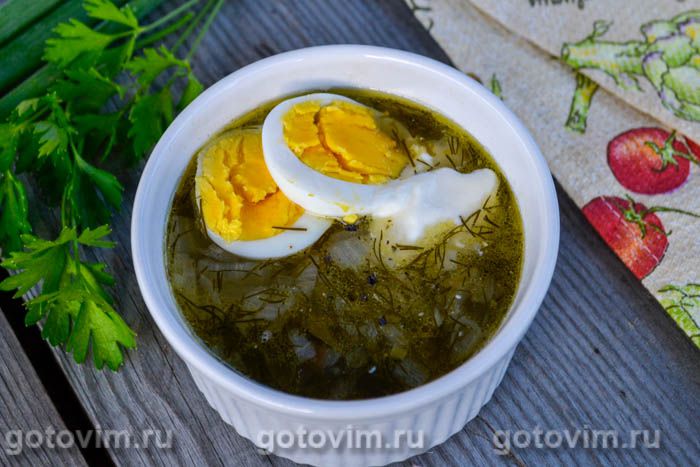 Зеленый суп из щавеля на курином бульоне. Фотография рецепта