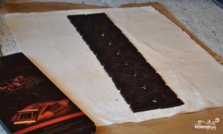 Косичка с шоколадом из слоеного теста - фото шаг 2