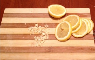 Жареные креветки с лимоном - фото шаг 2