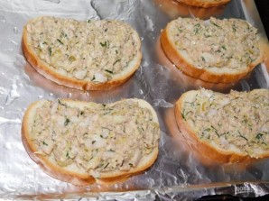 Бутерброды с тунцом запеченные - фото шаг 3
