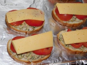 Бутерброды с тунцом запеченные - фото шаг 4