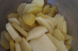 Картофельная запеканка с сосисками и сыром - фото шаг 1