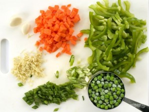 Рис с овощами на сковороде - фото шаг 1