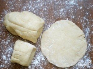 Пирожки с вареной сгущенкой - фото шаг 2