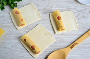 Сосиски с сыром в тесте - фото шаг 3