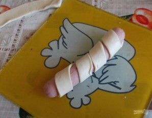Сосиски в слоеном бездрожжевом тесте в духовке - фото шаг 3
