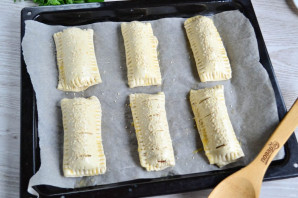 Сосиски с сыром в тесте - фото шаг 6