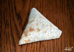 Треугольники из лаваша с сыром - фото шаг 5