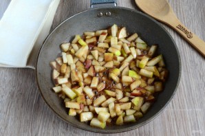 Сочные слойки с яблоками - фото шаг 4