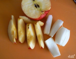 Утиные окорочка с яблоками в духовке - фото шаг 4
