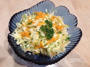 Салат из свежей капусты и моркови - фото шаг 5