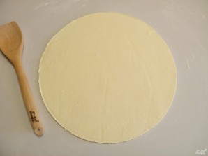 Пицца из слоеного дрожжевого теста - фото шаг 5