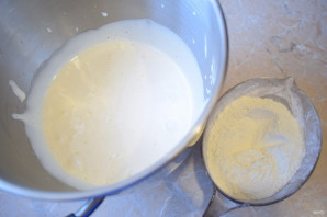 Бисквитный торт с кремом из маскарпоне - фото шаг 2