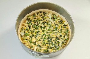 Вкусный пирог с зеленым луком и яйцами - фото шаг 8