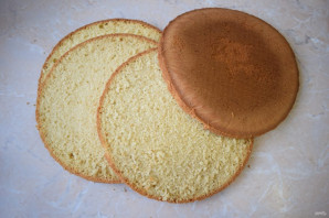 Бисквитный торт с кремом из маскарпоне - фото шаг 4