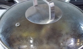 Утка, жаренная кусочками на сковороде - фото шаг 6