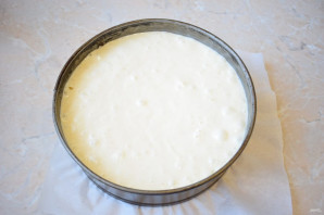 Бисквитный торт с кремом из маскарпоне - фото шаг 3