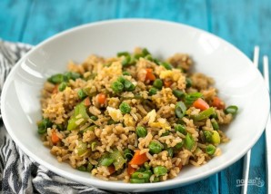 Рис с овощами на сковороде - фото шаг 8