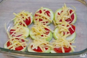 Кабачки с помидорами и сыром в духовке - фото шаг 4
