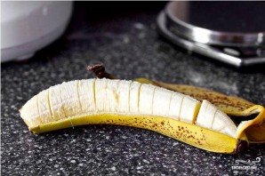 Блинный торт с бананом и ореховой глазурью - фото шаг 1