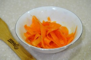 Морковные чипсы - фото шаг 2