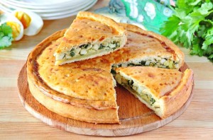Вкусный пирог с зеленым луком и яйцами - фото шаг 12