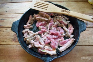 Макароны с мясом под сыром в духовке - фото шаг 2