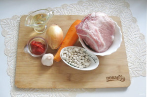Свинина с фасолью в томатном соусе - фото шаг 1