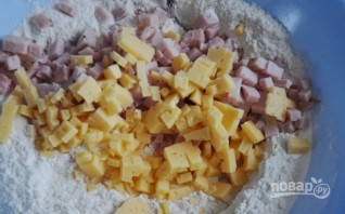 Закусочные маффины с ветчиной и сыром - фото шаг 1