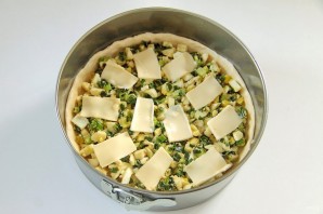 Вкусный пирог с зеленым луком и яйцами - фото шаг 9