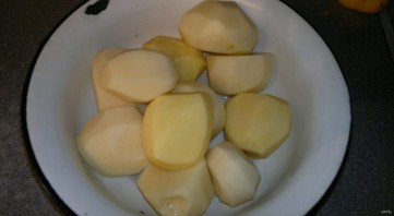 Рецепт кролика в духовке с картошкой - фото шаг 5